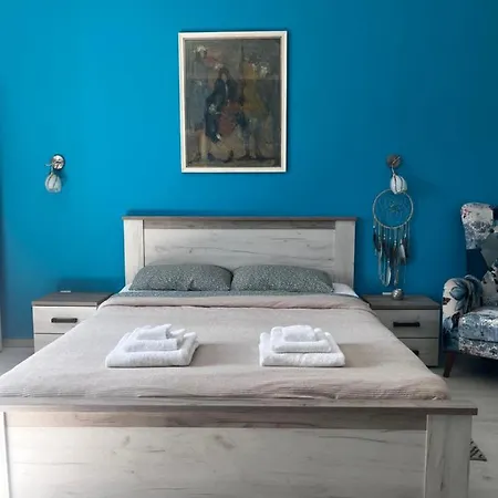 Queens Apartment *